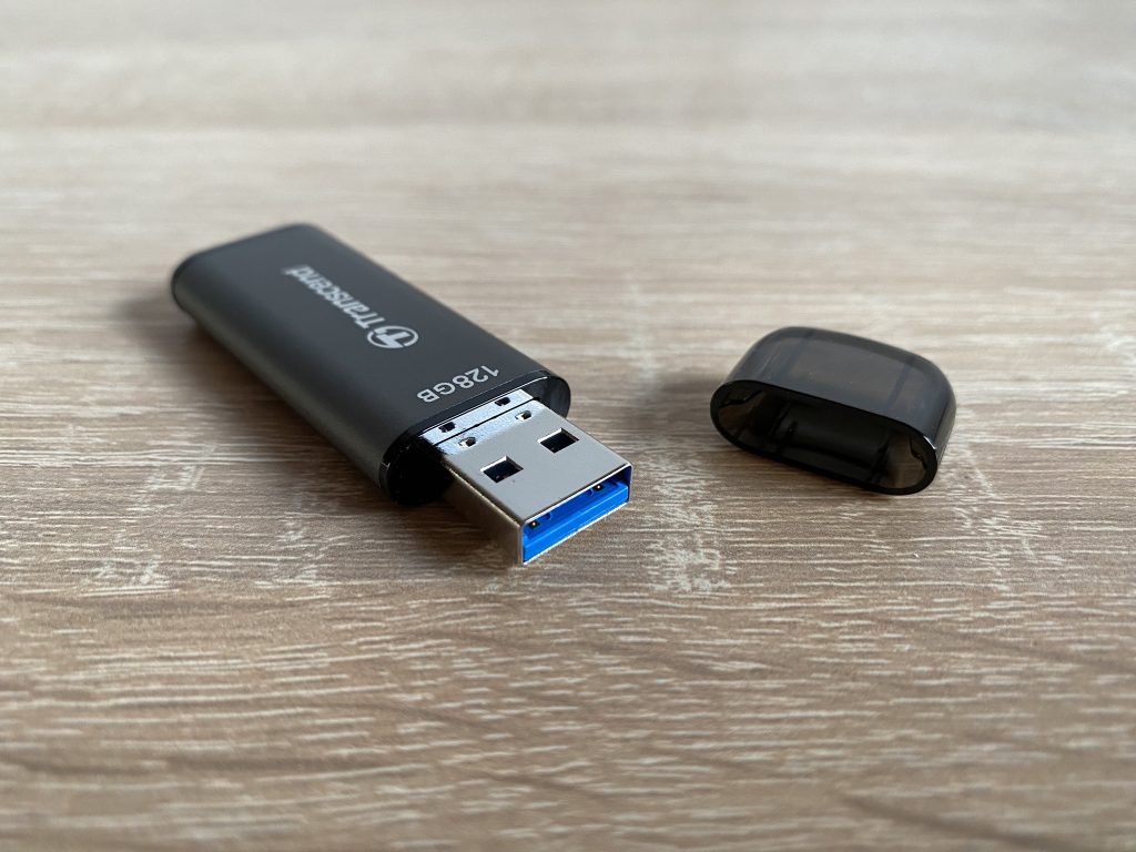 Transcend JetFlash 920 USB-Stick Stecker und Kappe