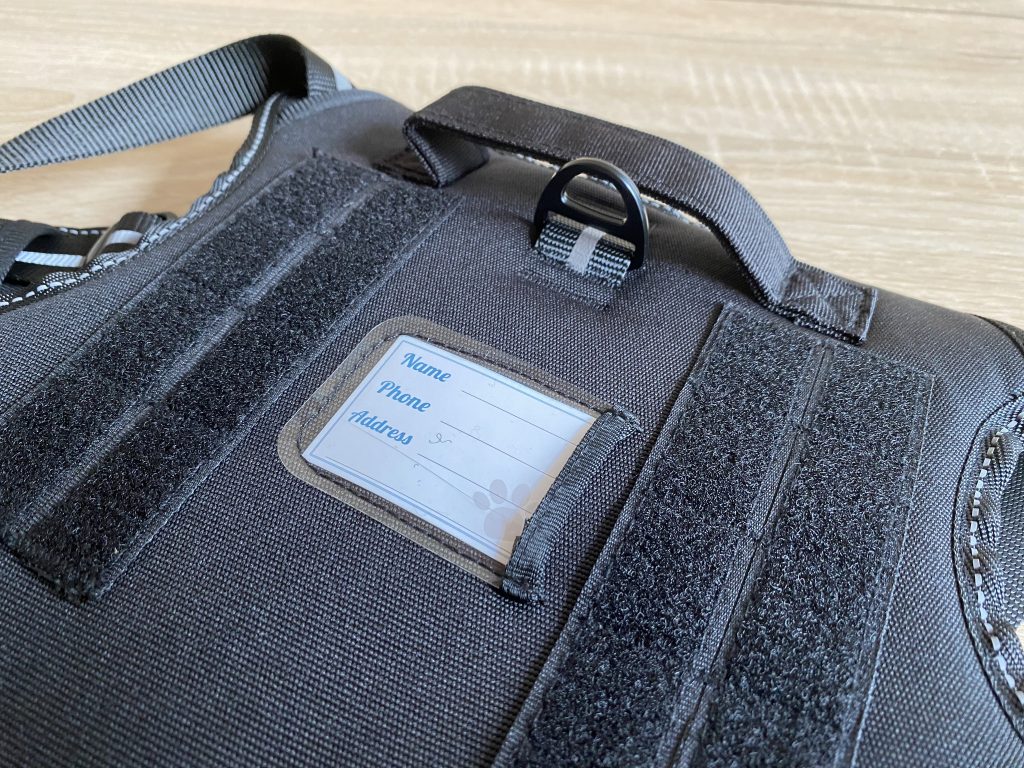 Amazon Basics Anti-Zieh-Hundegeschirr Detail Öse mit Infotasche