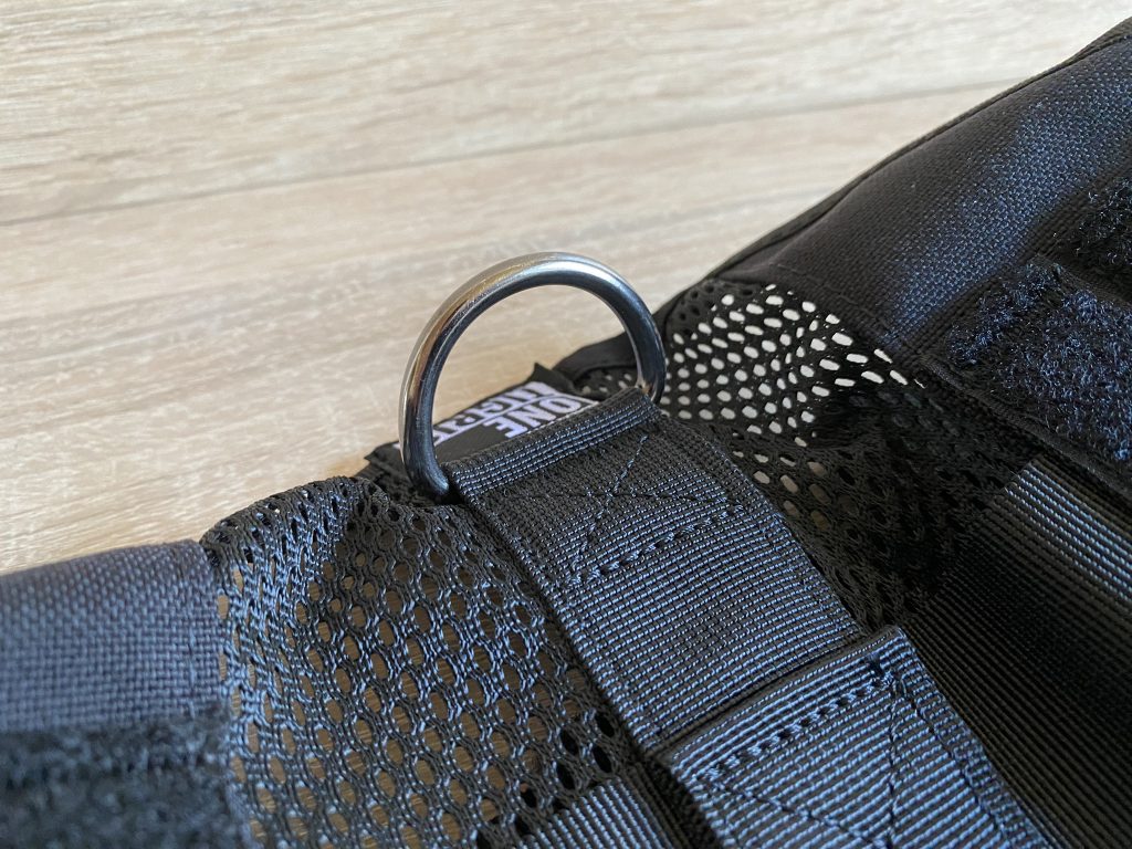OneTigris No-Pull Hundegeschirr Detail Öse hinten