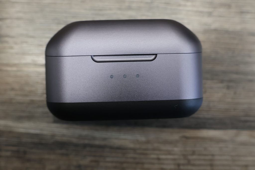 Jlab Epic Lab Edition Bluetooth-Kopfhörer Ladecase vorne