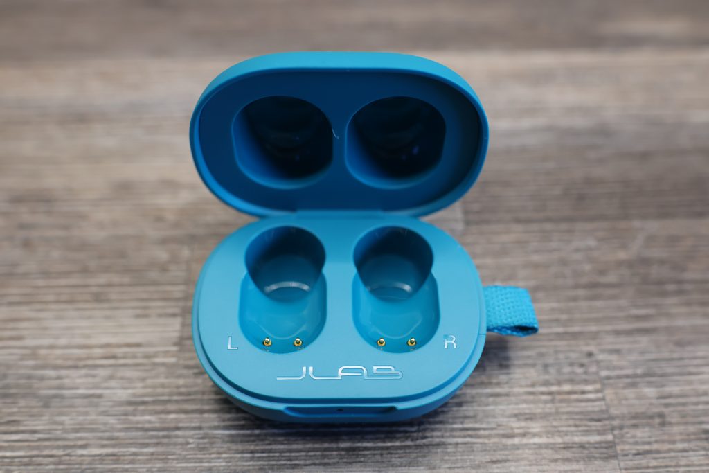 Jlab Jbuds Mini Bluetooth-Kopfhörer Ladecase offen ohne Buds