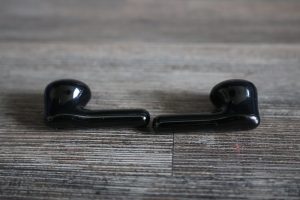 Tribit FlyBuds C2 Bluetooth-Kopfhörer Buds seitlich