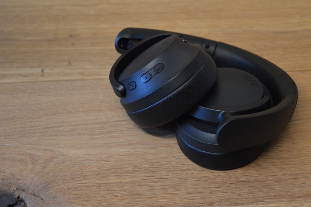 1More SonoFlow SE HQ30 Over-Ear-Kopfhörer Detailansicht Bedienelemente