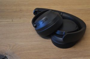 1More SonoFlow SE HQ30 Over-Ear-Kopfhörer Detailansicht Bedienelemente