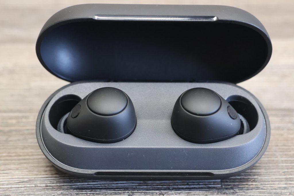 Sony WF-C700N Bluetooth-Kopfhörer Ladecase offen mit Buds