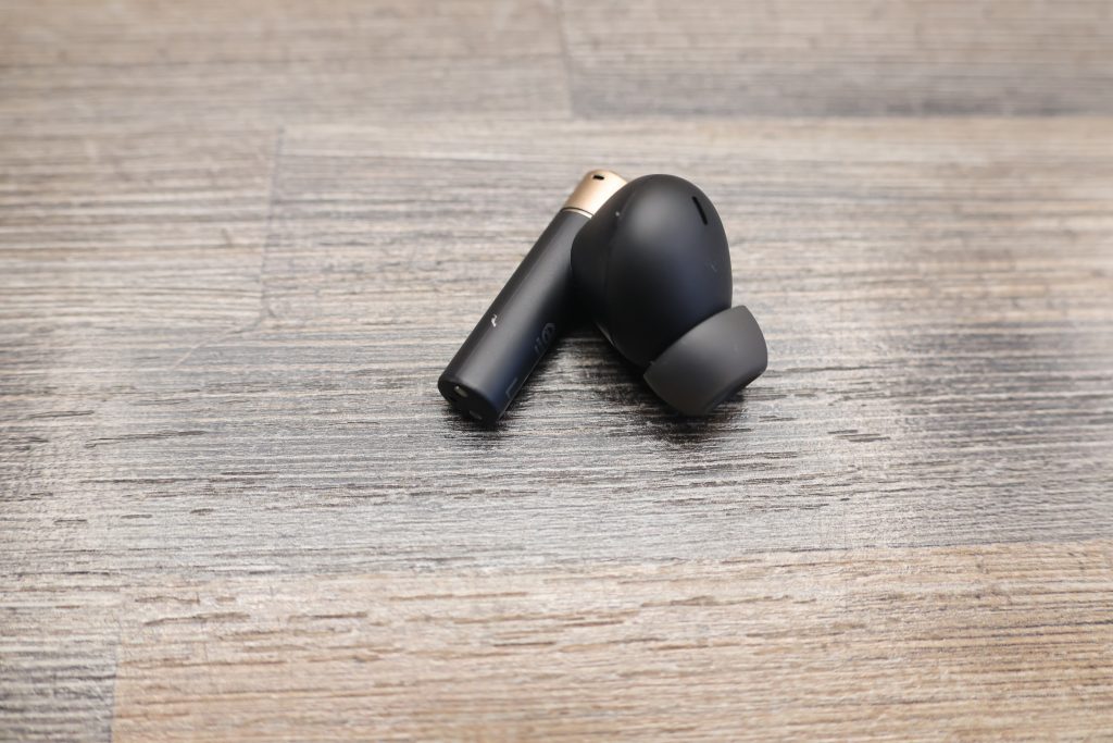 1More PistonBuds Pro Q30 Bluetooth-Kopfhörer Bud von oben