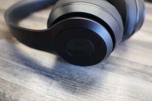 Beats Solo 3 Bluetooth-Kopfhörer Ansicht andere Seite