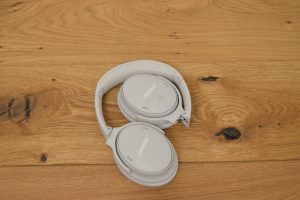 Bose QuietComfort Over-Ear-Kopfhörer teilweise zu