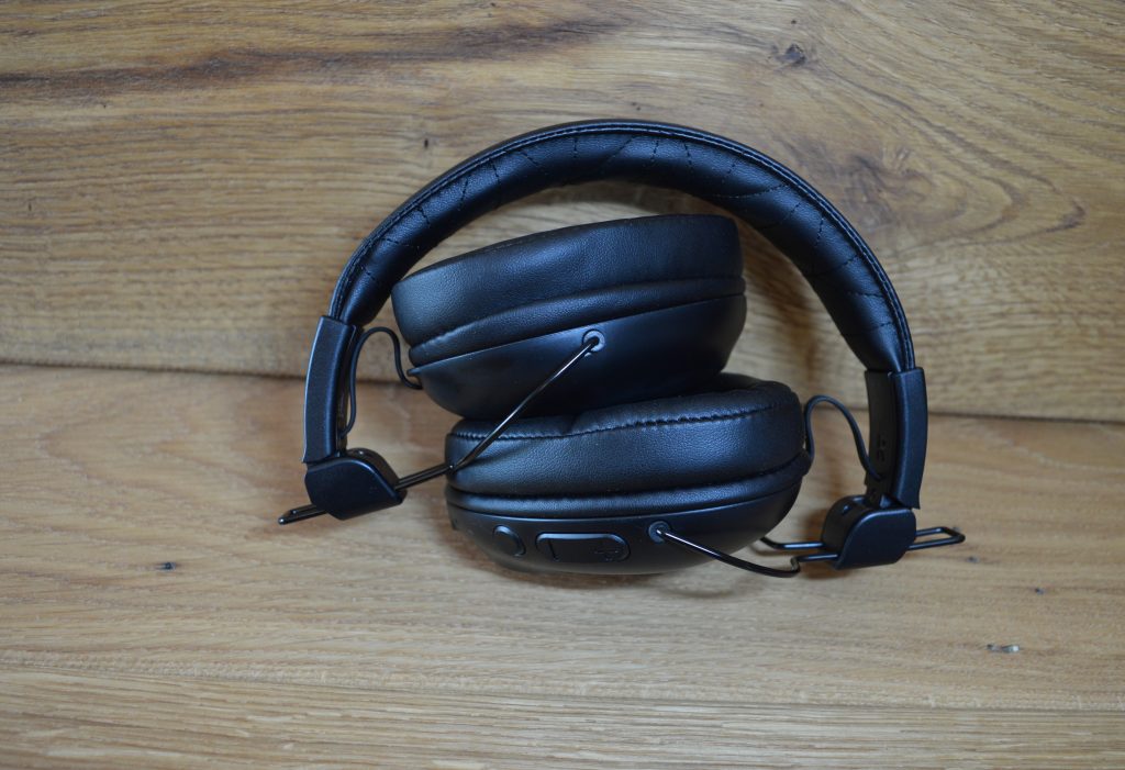 JLab Studio Pro Over-Ear-Kopfhörer Zusammengeklappt