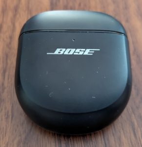 Bose QuietComfort Ultra EarBuds Bluetooth-Kopfhörer Ladecase vorne