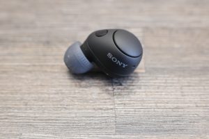 Sony WF-C700N Bluetooth-Kopfhörer Buds gedreht