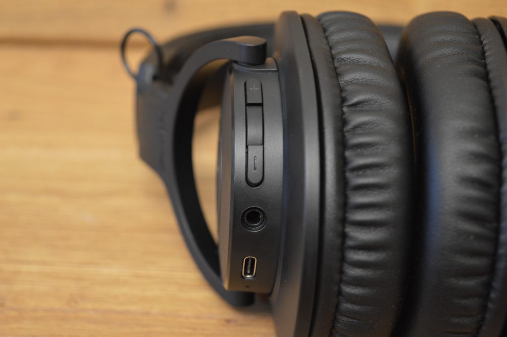 Audio-Technica ATH-M20xBT Over-Ear-Kopfhörer Bedienelement Detailansicht