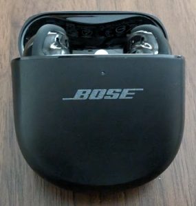 Bose QuietComfort Ultra EarBuds Bluetooth-Kopfhörer Ladecase geöffnet