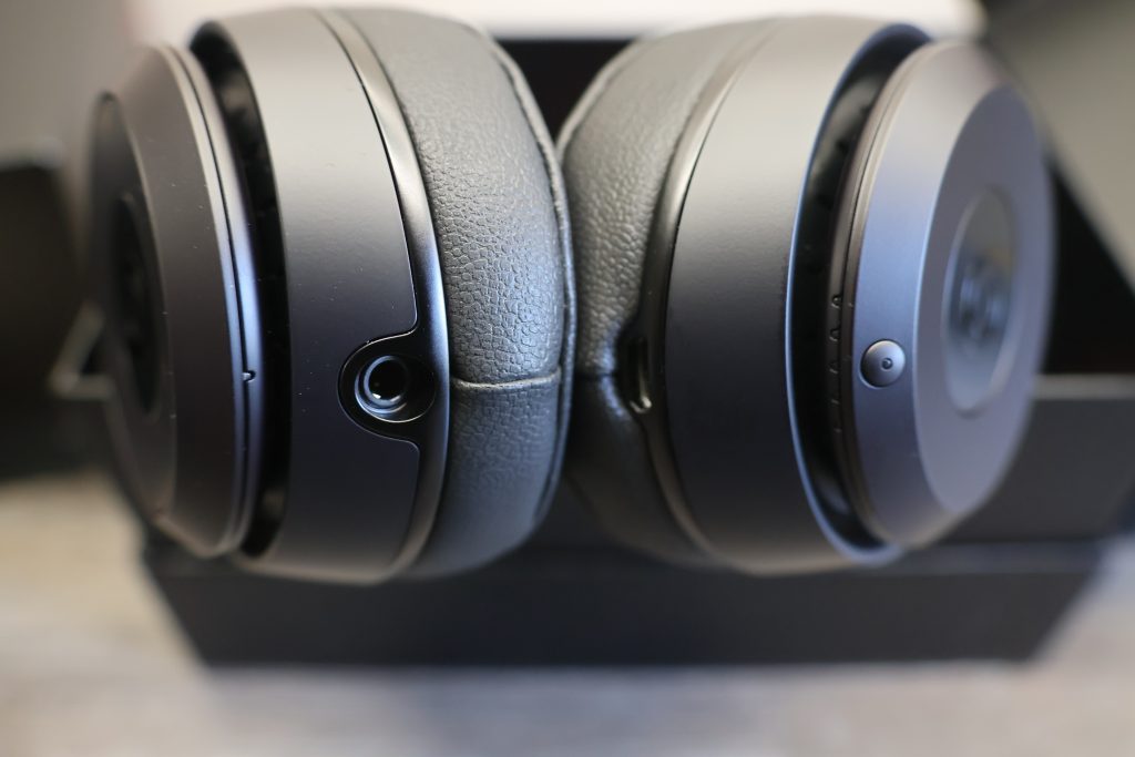 Beats Solo 3 Bluetooth-Kopfhörer Anschlüsse