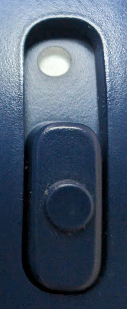 JBL LIVE770NC Bluetooth-Kopfhörer Schalter