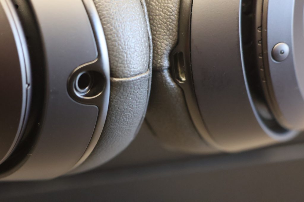 Beats Solo 3 Bluetooth-Kopfhörer Anschlüsse Details