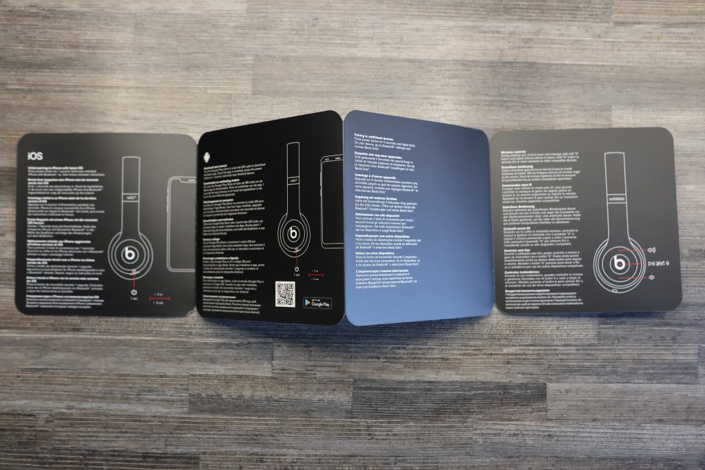 Beats Solo 3 Bluetooth-Kopfhörer Anleitung aufgeklappt