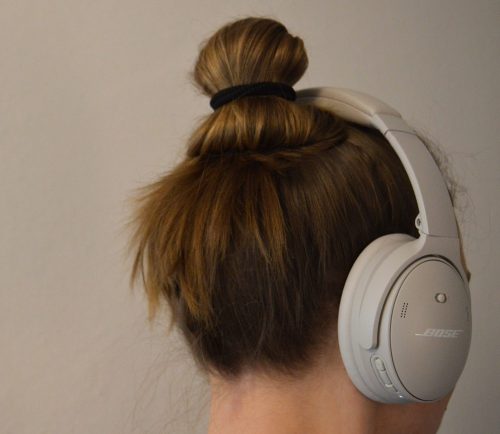 Bose QuietComfort Over-Ear-Kopfhörer Aufgesetzt Ansicht Schräg Hinten