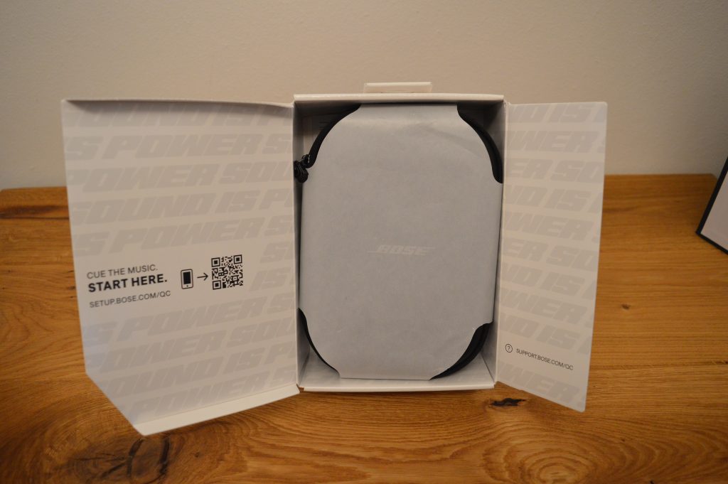 Bose QuietComfort Over-Ear-Kopfhörer Verpackung geöffnet