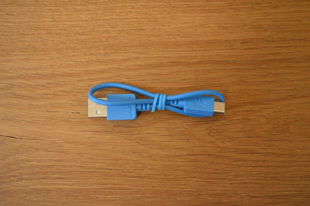 JLab Studio Pro Over-Ear-Kopfhörer Ladekabel