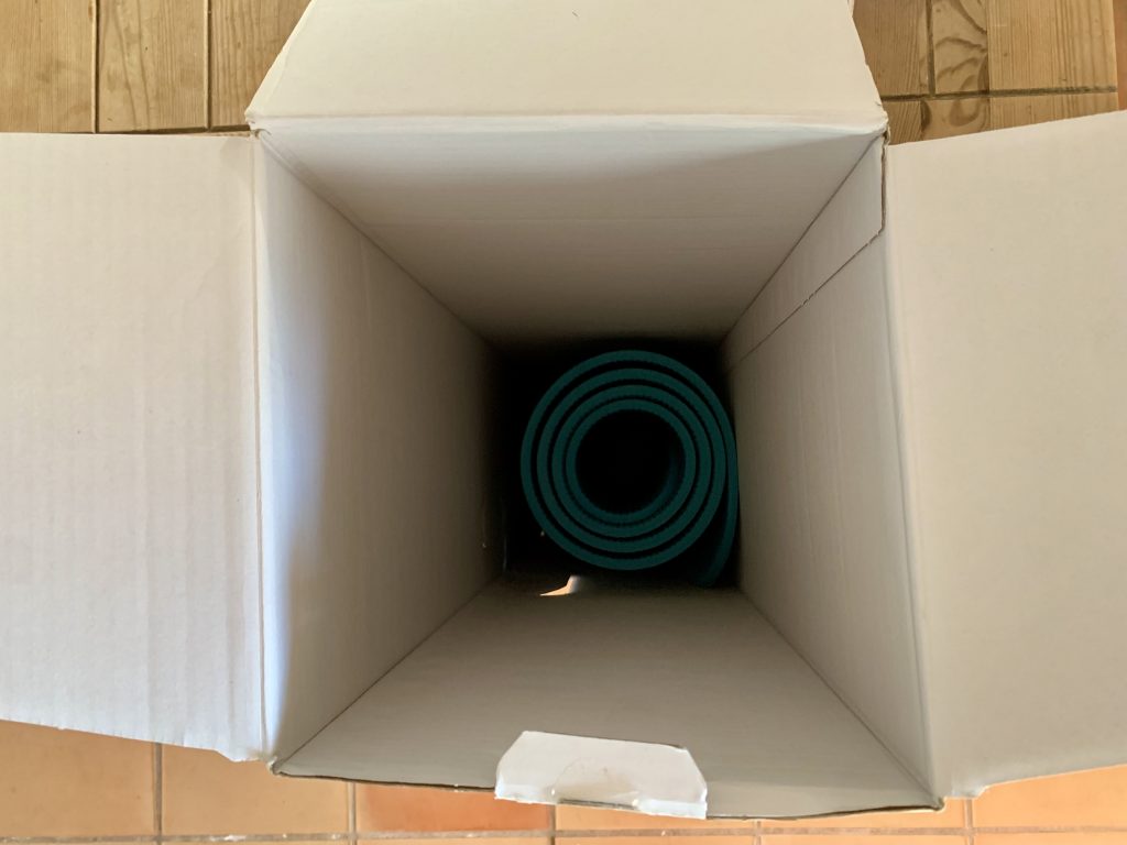AIREX® Fitline 180 Gymnastikmatte geöffneter Karton von oben