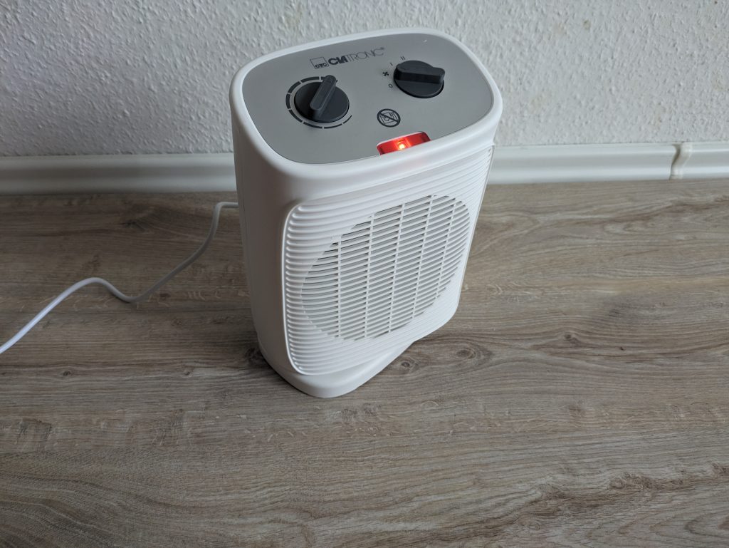 Angewinkelter Clatronic HL3762 Heizlüfter
