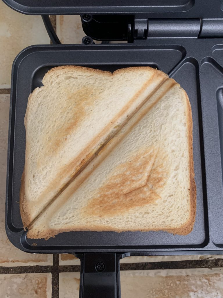 Bestron ‎ASM90XLCO XL-Sandwichmaker Nahaufnahme nach 3 Minuten Backzeit