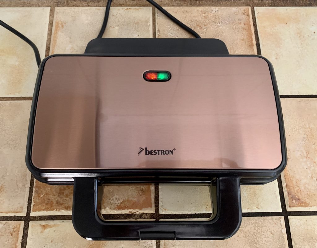 Bestron ‎ASM90XLCO XL-Sandwichmaker beim Aufheizen