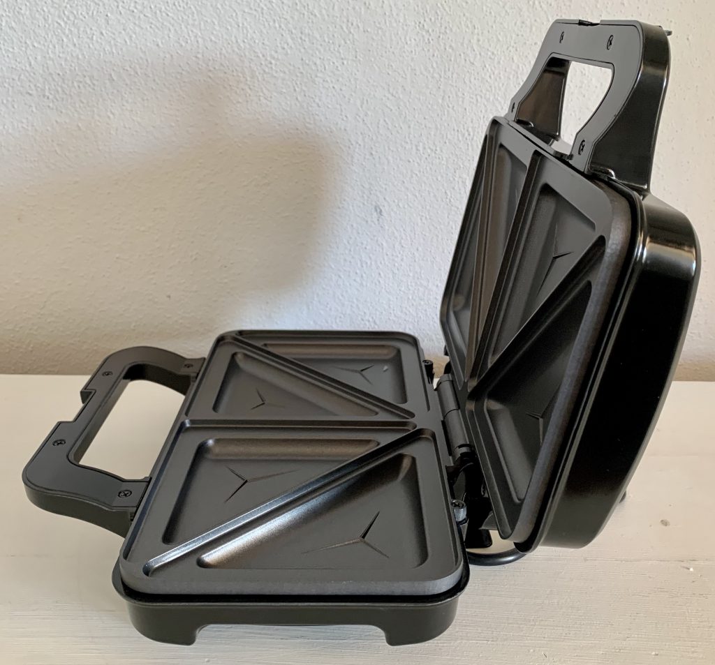 Bestron ‎ASM90XLCO XL-Sandwichmaker mit geöffnetem Deckel von der Seite
