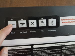 Bonsenkitchen VS2000 Vakuumierer, Taste drücken