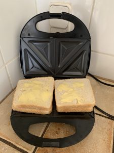 CLATRONIC® ST 3477 Sandwichmaker zweiter Test mit zwei Sandwiches im Gerät
