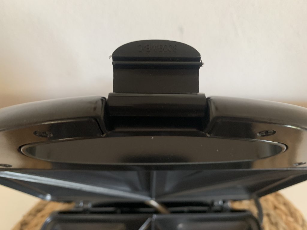 Clatronic® ST 3477 Sandwichmaker Nahaufnahme Verschluss am Deckel