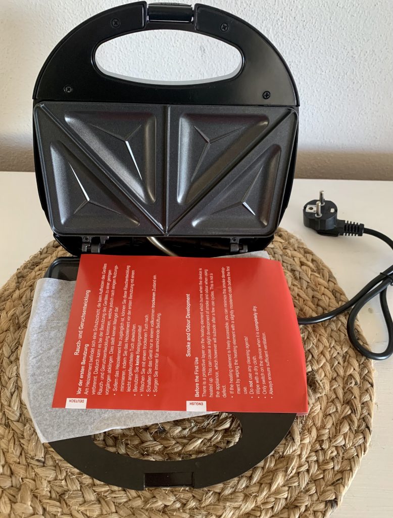 Clatronic® ST 3477 Sandwichmaker nach dem Auspacken mit geöffnetem Deckel
