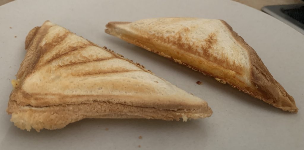 Cloer 6219 Sandwichmaker Sandwich auf dem Teller