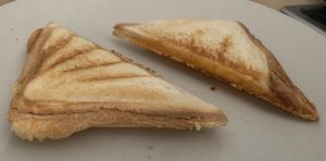 Cloer 6219 Sandwichmaker Sandwich auf dem Teller