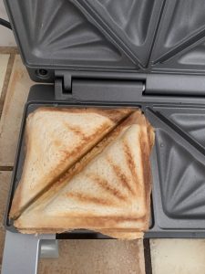 Cloer 6219 Sandwichmaker Sandwich nach 3 Minuten Backzeit