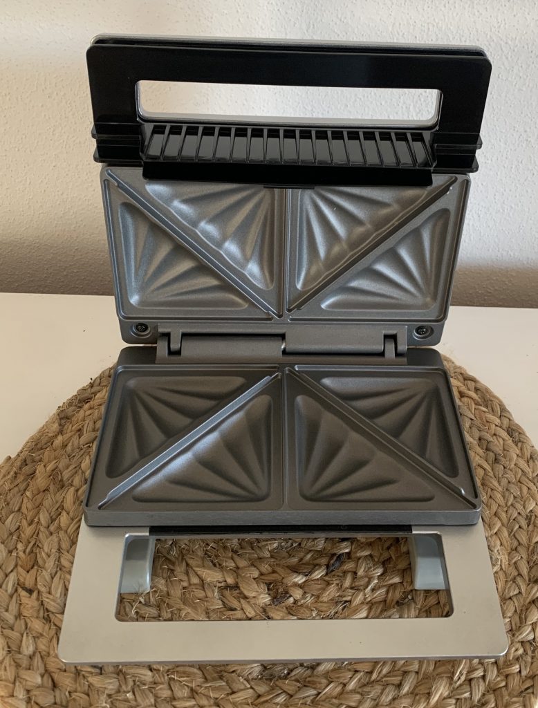 Cloer 6219 Sandwichmaker mit geöffnetem Deckel