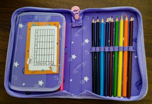 GMT for Kids Wall Schulranzen Federmäppchen geöffnet