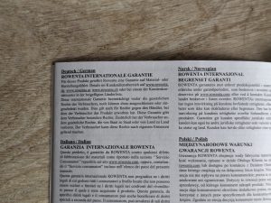 Garantiekarte des Rowenta SO2320 Instant Comfort Compact Heizlüfters in der Nahansicht