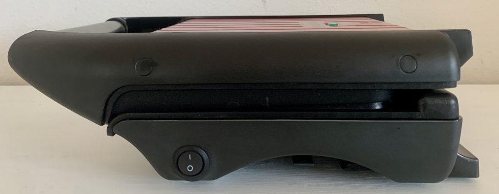 George Foreman 25030-56 Sandwichmaker von der Seite mit Ein- und Austaste