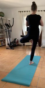 JadeYoga Harmony Yogamatte Praxistest der Baum
