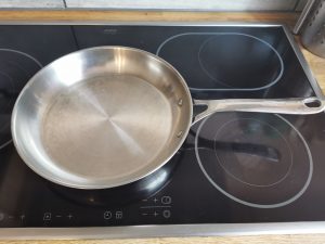 Jamie Oliver by Tefal Cook Smart Pfanne auf dem Herd