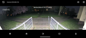 LED Nachtsicht der Reolink Duo 3 PoE M81L Überwachungskamera im Panorama