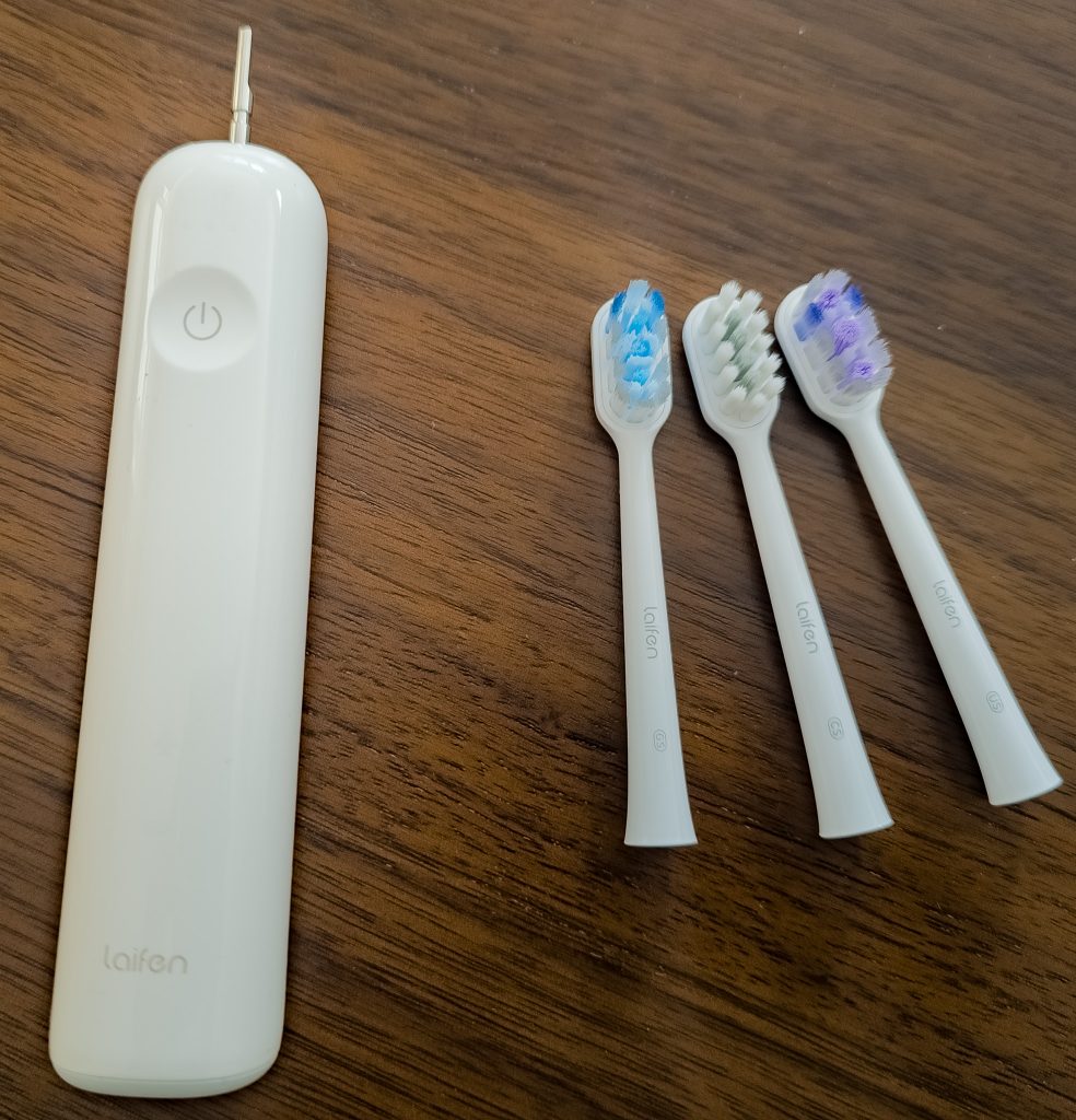 Laifen Wave Schallzahnbürste mit Bürstenköpfen