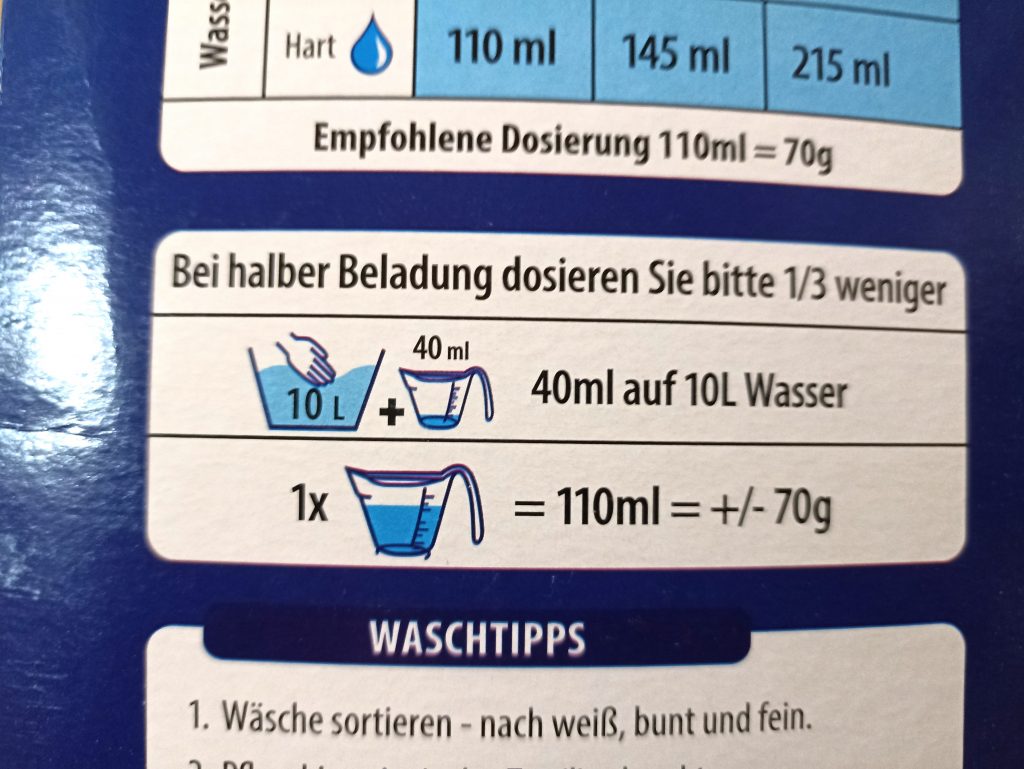 Omo XXXL Waschmittel, Verpackung Seitanansicht 1, Dosierempfehlung bei halber Ladung