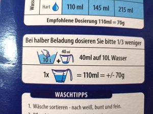 Omo XXXL Waschmittel, Verpackung Seitanansicht 1, Dosierempfehlung bei halber Ladung