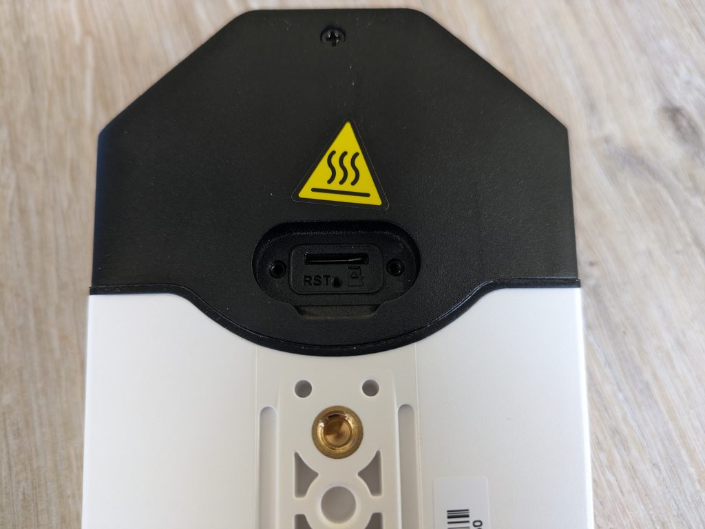 Reolink Duo 3 PoE M81L Überwachungskamera von unten