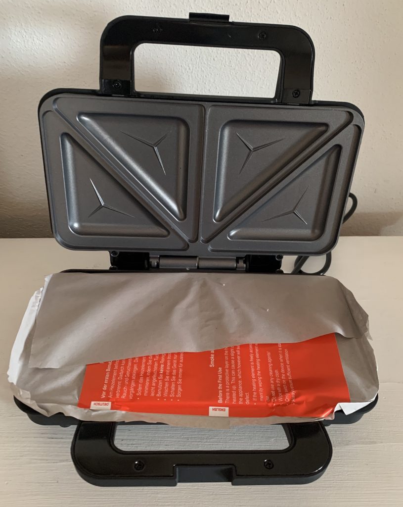 ProfiCook PC-ST 1092 Sandwichmaker geöffnet mit Schutzpapier