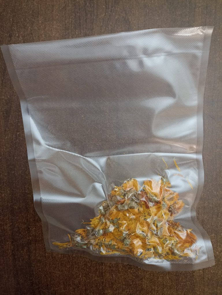 ProfiCook PC-VK 1080 Vakuumierer, Teeblüten im Vakuumbeutel