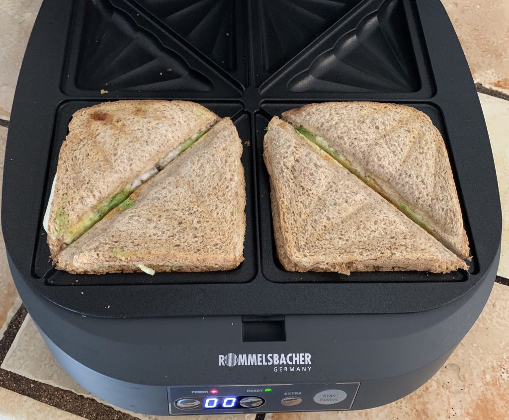 ROMMELSBACHER Sam ST 1800 Sandwichmaker nach 3 Minuten Toast von oben